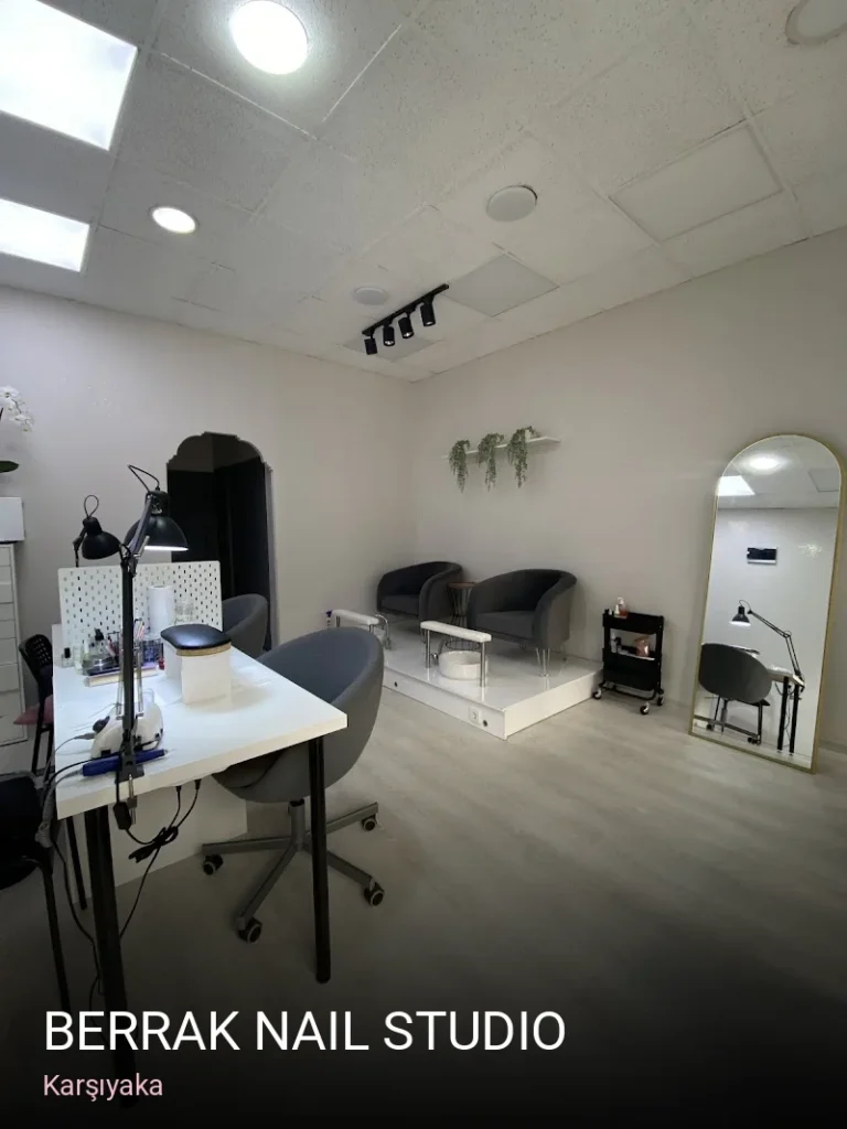 Karşıyaka Berrak Nail Studio — Manikür, Pedikür, Protez Tırnak