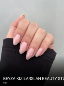 Çiğli Beyza Kızılarslan Beauty Studio — Protez Tırnak