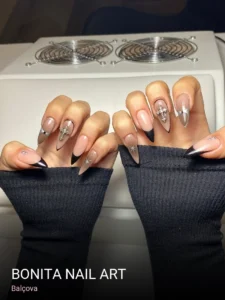 Balçova Bonita nail art — Manikür
