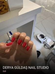 Şişli Derya Güldaş Nail Studio — Kalıcı Oje