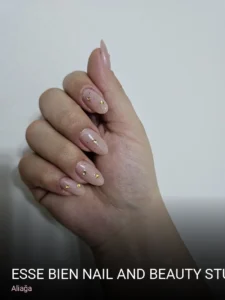 Aliağa Esse Bien Nail And Beauty Studio — Manikür