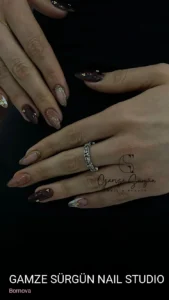 Bornova Gamze Sürgün Nail Studio — Kalıcı Oje