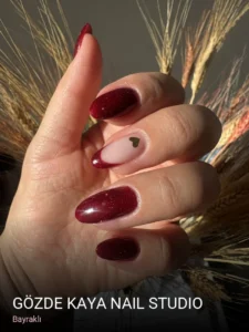 Bayraklı Gözde Kaya Nail Studio — Manikür