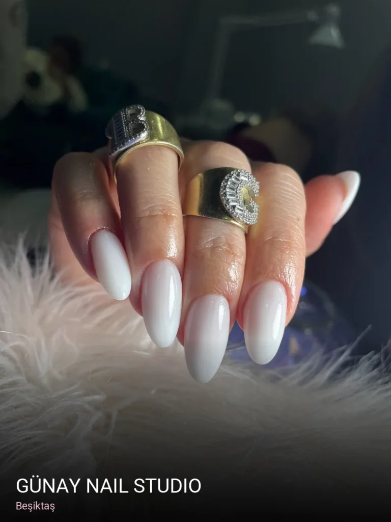 Beşiktaş Günay Nail Studio — Manikür, Pedikür, Cilt Bakımı