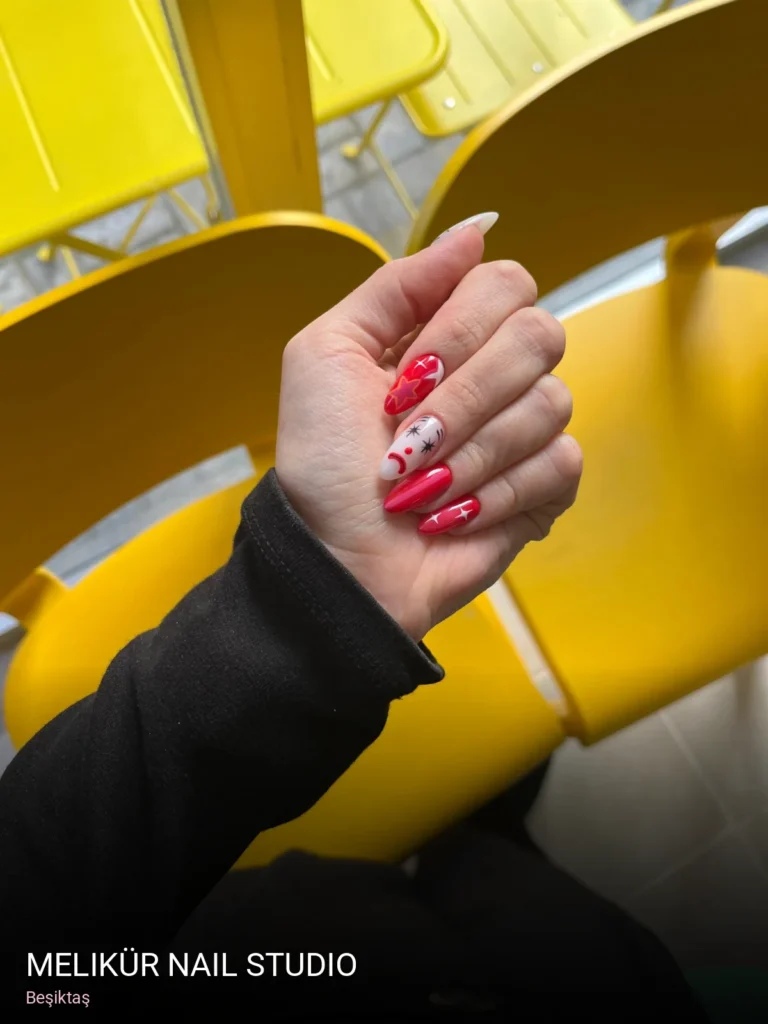 Beşiktaş Melikür Nail Studio — Manikür, Pedikür, Protez Tırnak