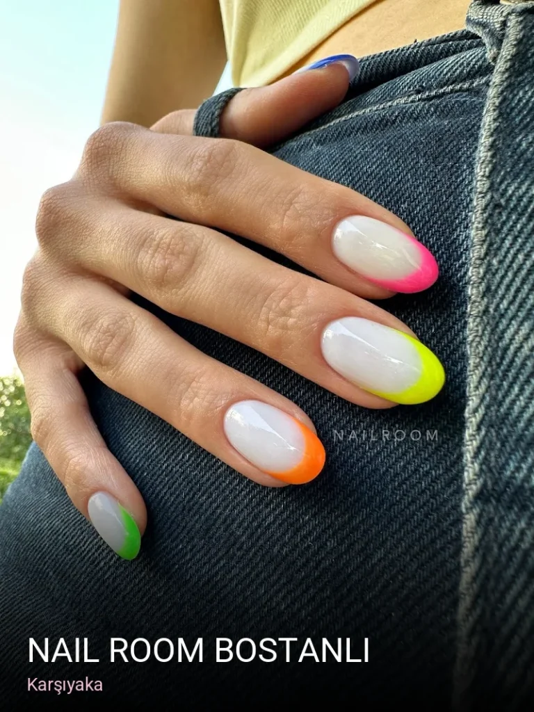 Karşıyaka Nail Room Bostanlı — Manikür, Pedikür, Protez Tırnak