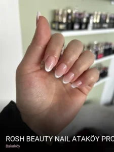 Bakırköy Rosh Beauty Nail Ataköy Protez Tırnak Stüdyo — Manikür