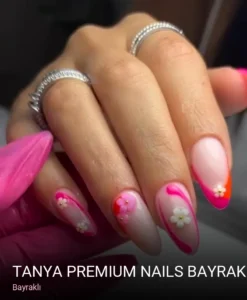 Bayraklı Tanya Premium Nails Bayraklı — Manikür