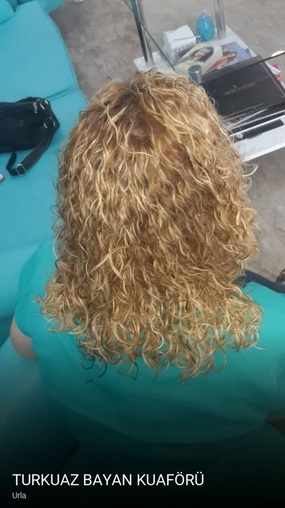 Urla Turkuaz Bayan Kuaförü — Saç Bakımı, Keratin