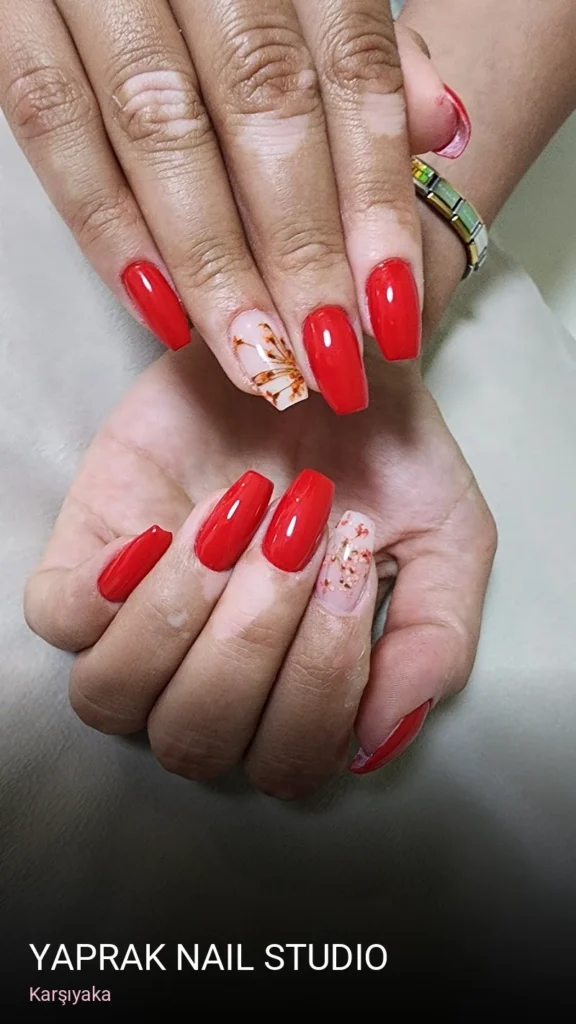 Karşıyaka Yaprak Nail Studio — Manikür, Pedikür, Protez Tırnak
